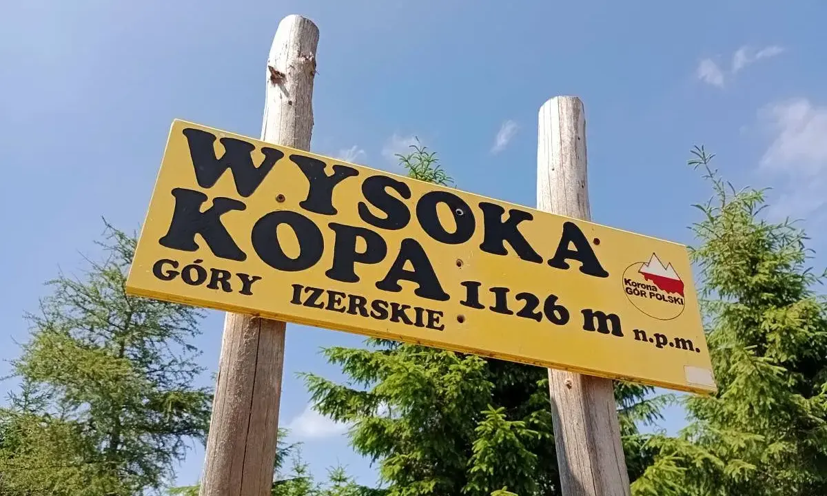 Tablica na szczycie Wysoka Kopa w Górach Izerskich, 1126 m n.p.m.