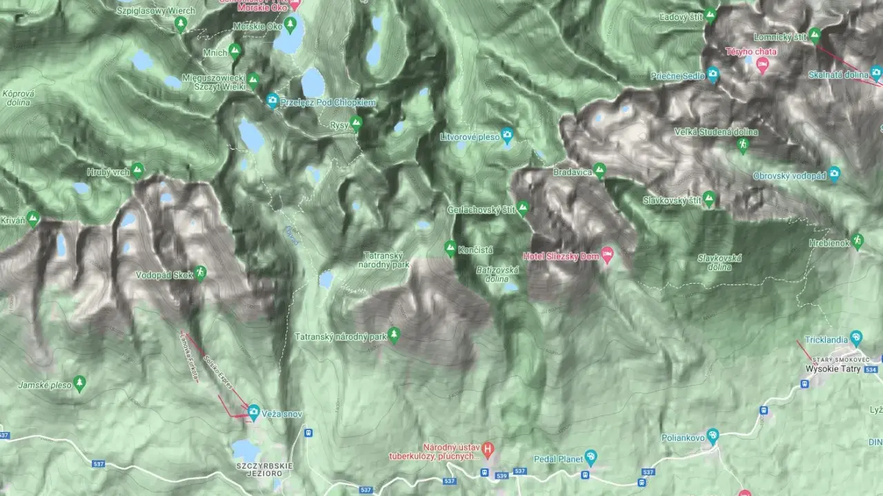 Mapa Tatr z zaznaczonymi szlakami, w tym **Gerlach szlak**. Widoczne szczyty, doliny, jeziora i schroniska.