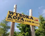 Tablica na szczycie Wysoka Kopa w Górach Izerskich, 1126 m n.p.m.