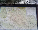 Mapa turystyczna okolic Rzeczki w Górach Sowich. Pokazuje szlaki, miejscowości i ukształtowanie terenu.