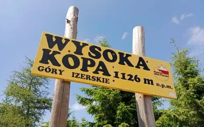 Tablica na szczycie Wysoka Kopa w Górach Izerskich, 1126 m n.p.m.