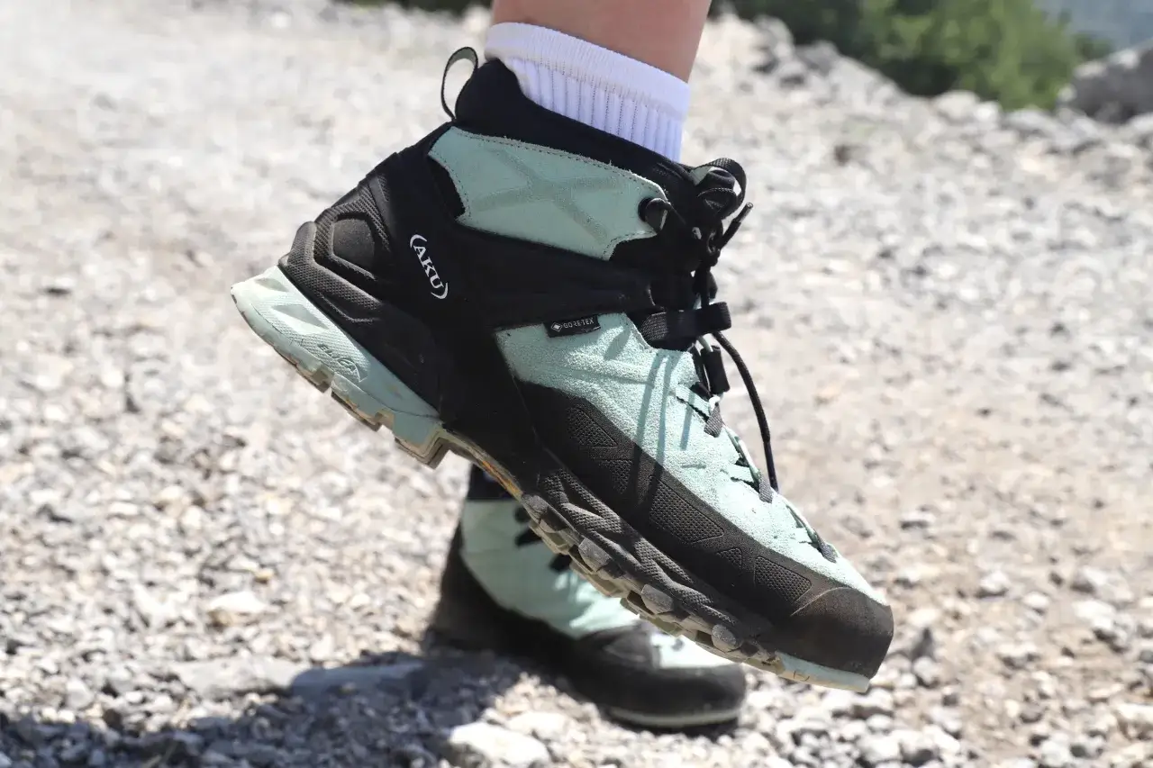 Solidne buty w góry AKU z membraną Gore-Tex, gotowe na każdą wyprawę.