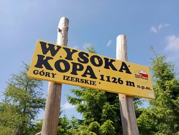 Tablica na szczycie Wysoka Kopa w Górach Izerskich, 1126 m n.p.m.